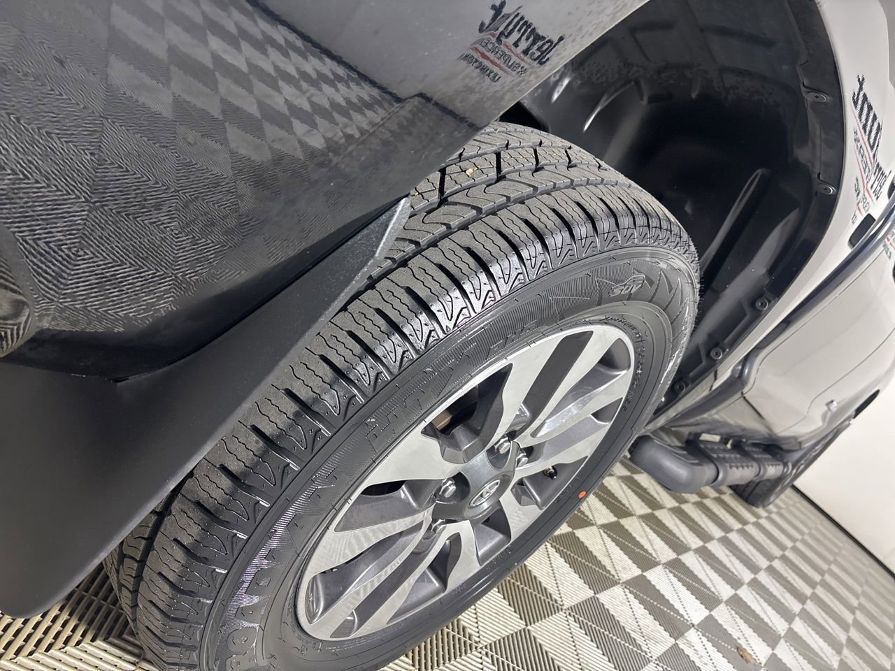 Used 2020 Toyota Tundra Limited image 34