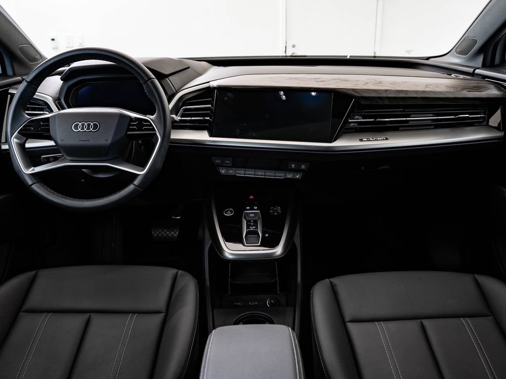 Used 2024 Audi Q4 e-tron Prestige image 35