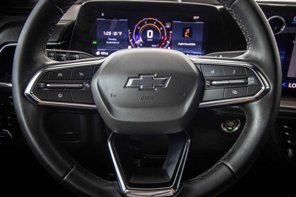 Used 2025 Chevrolet Suburban LS AWD/4WD image 34