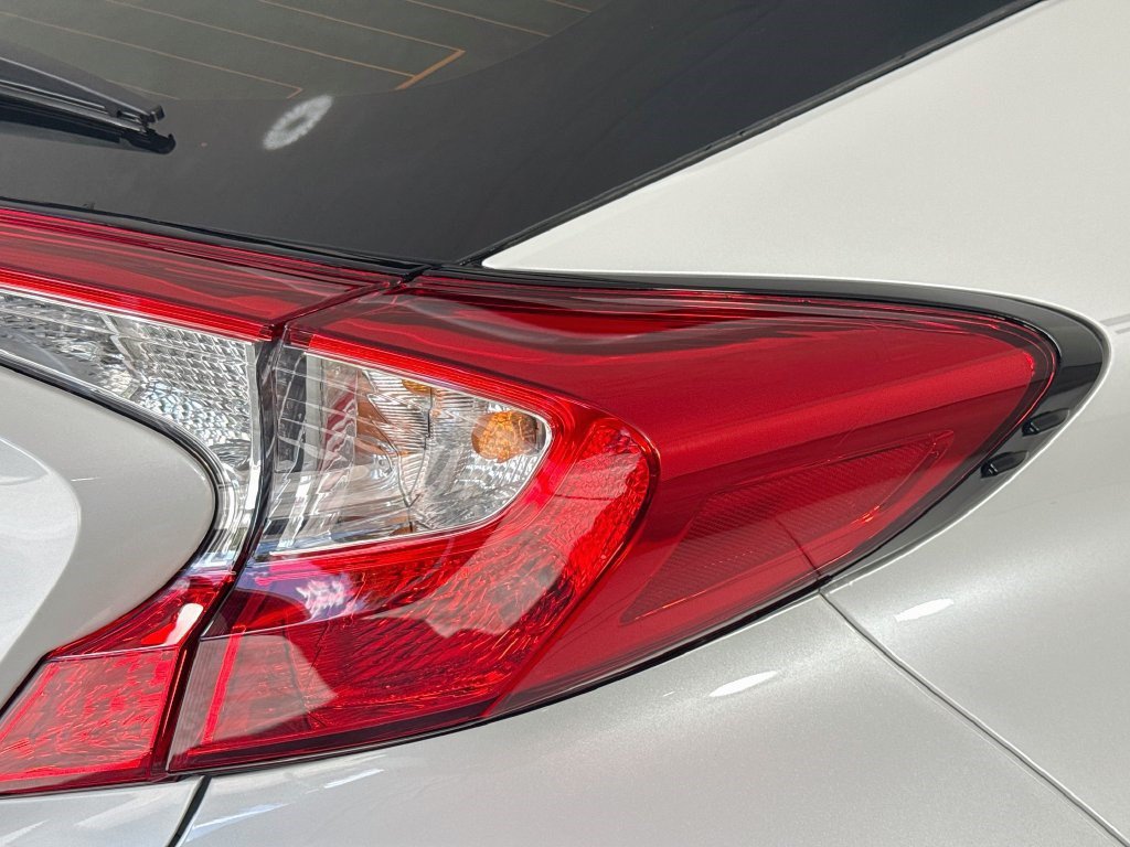 Used 2022 Toyota C-HR Limited FWD image 33