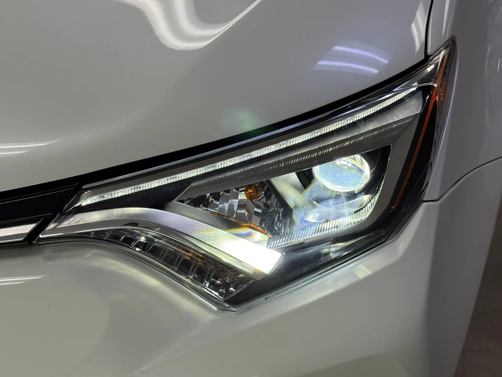 Used 2018 Toyota RAV4 Limited w/ Advanced Technology Package AWD/4WD image 26