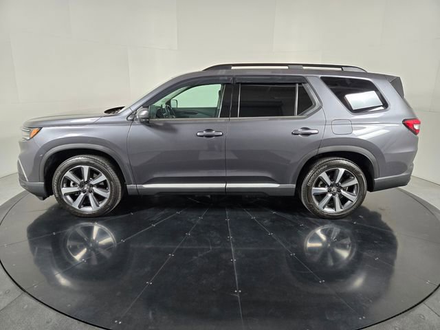 Used 2025 Honda Pilot Touring image 3