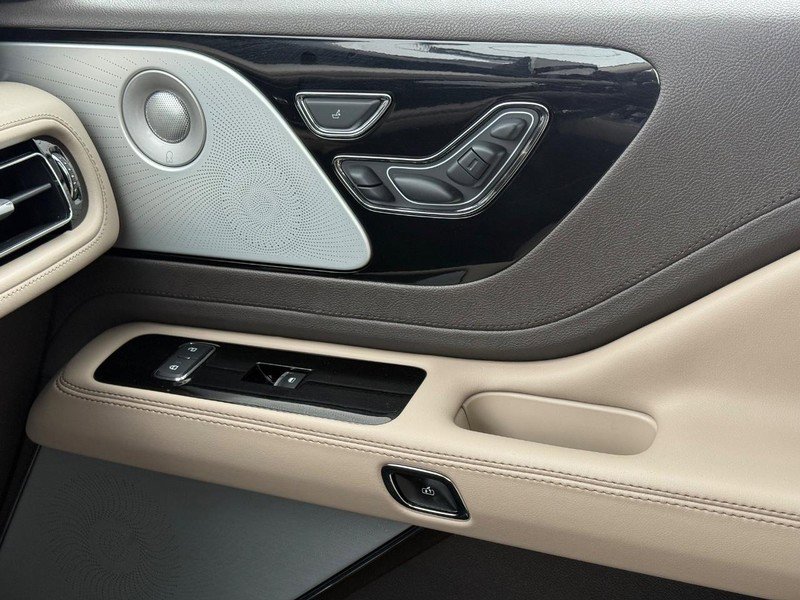 Certified 2022 Lincoln Aviator Reserve w/ Equipment Group 201A image 27