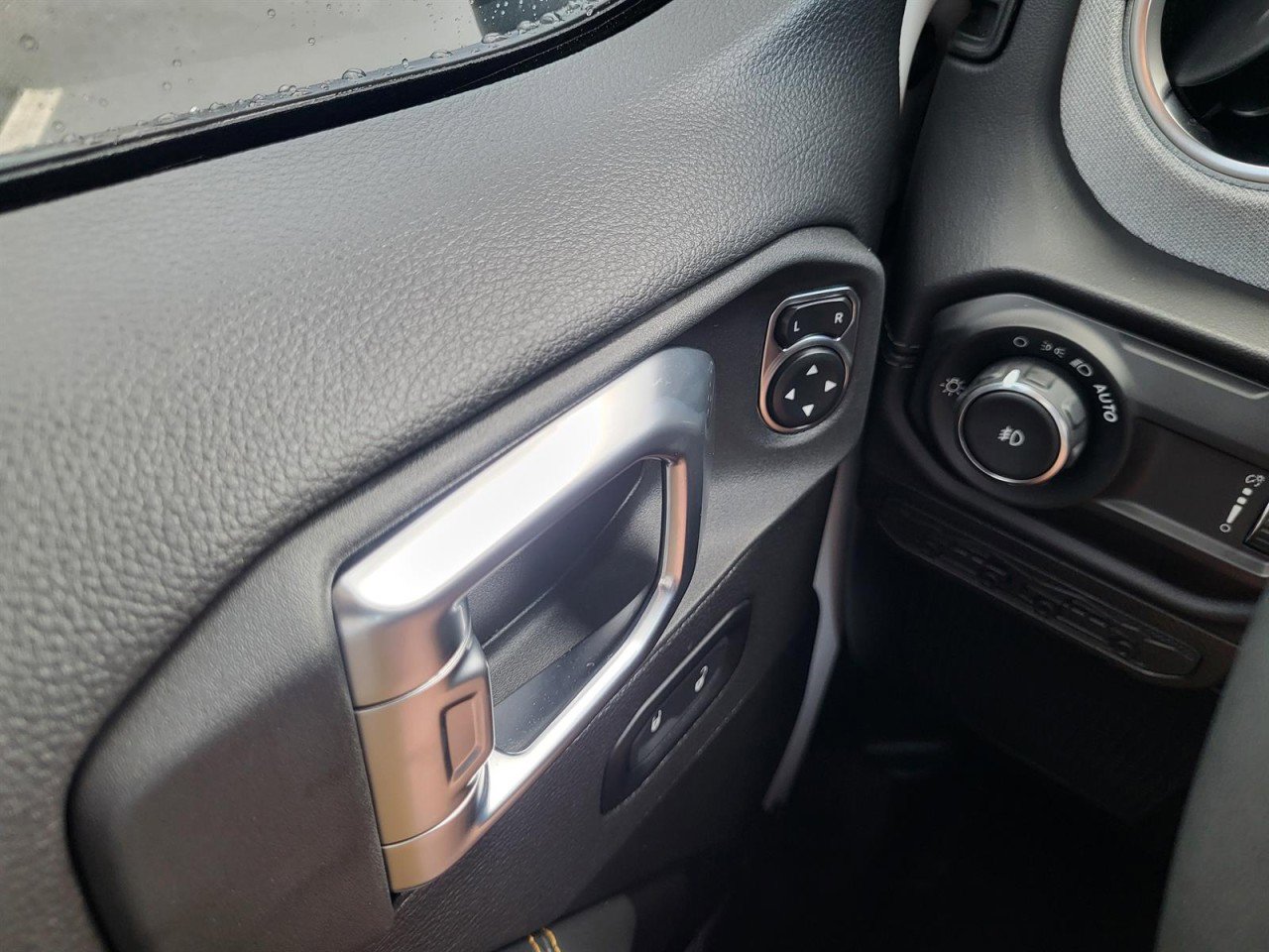 Used 2024 Jeep Wrangler Sahara w/ Technology Group image 22