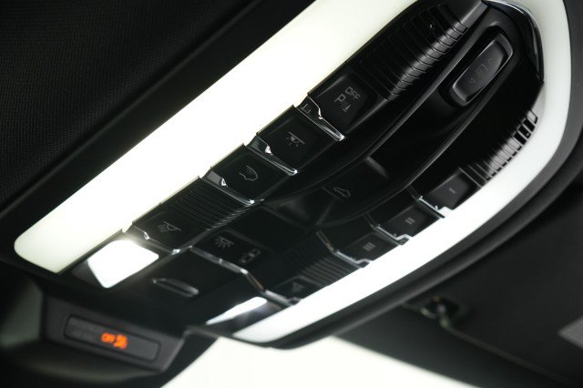 Used 2023 Porsche Macan AWD/4WD image 41