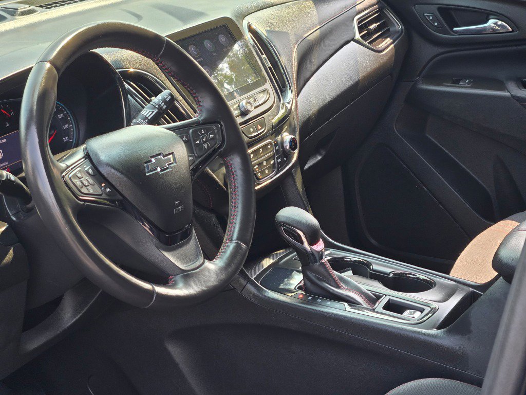 Used 2022 Chevrolet Equinox RS w/ Infotainment Package image 24