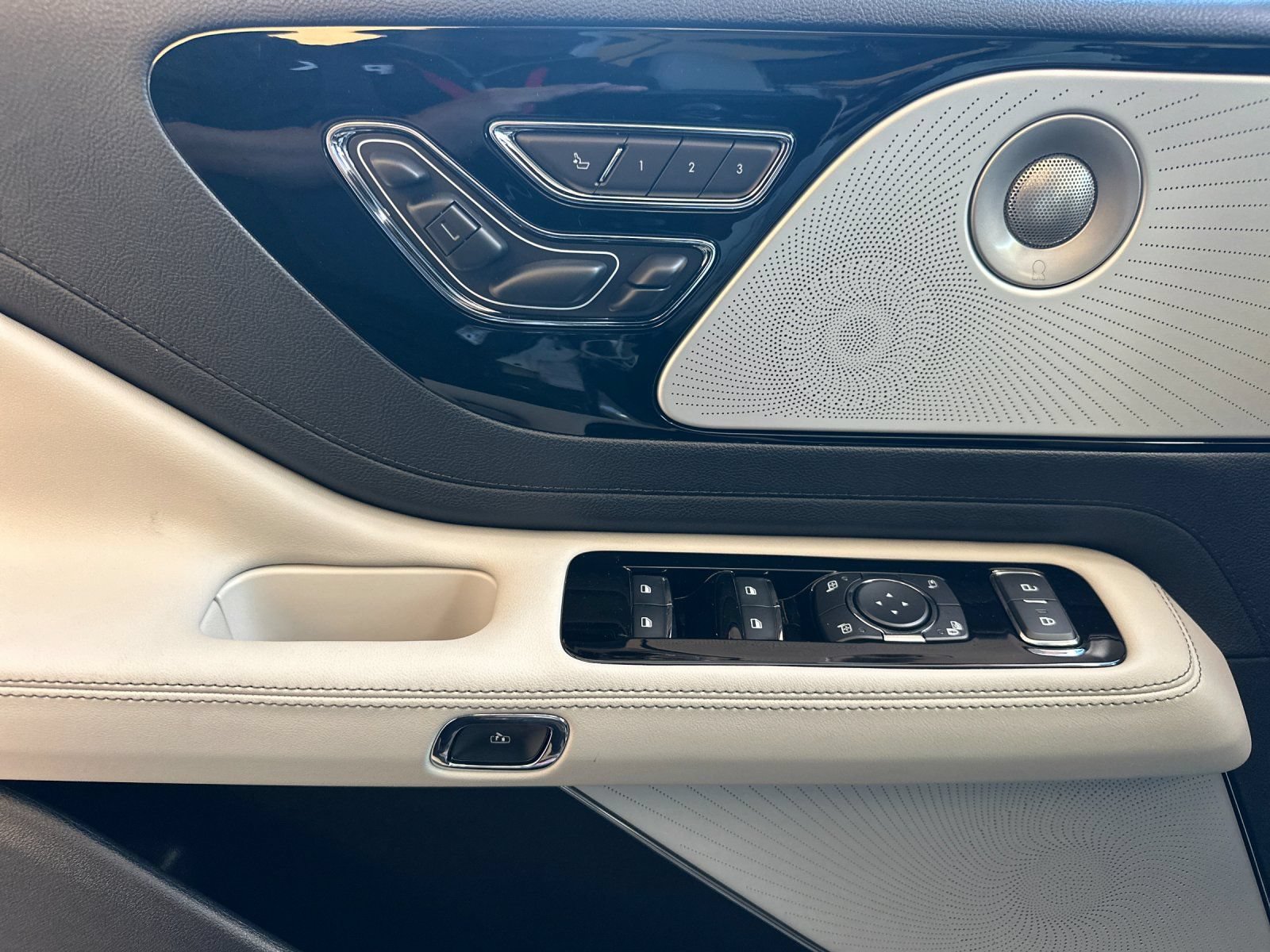 New 2026 Lincoln Aviator Reserve AWD/4WD image 10