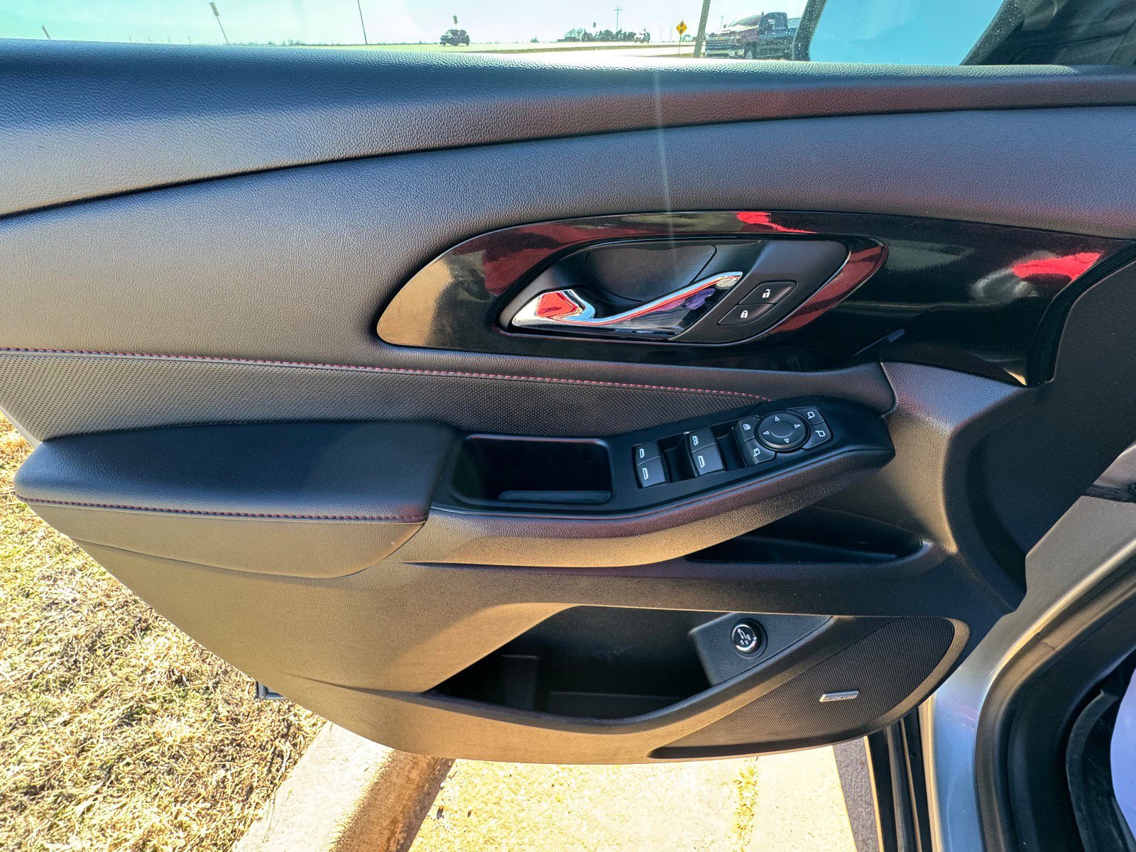 Used 2023 Chevrolet Traverse RS image 12