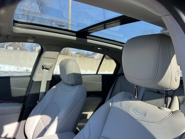 Used 2022 Cadillac XT4 Luxury w/ Cold Weather Package image 21