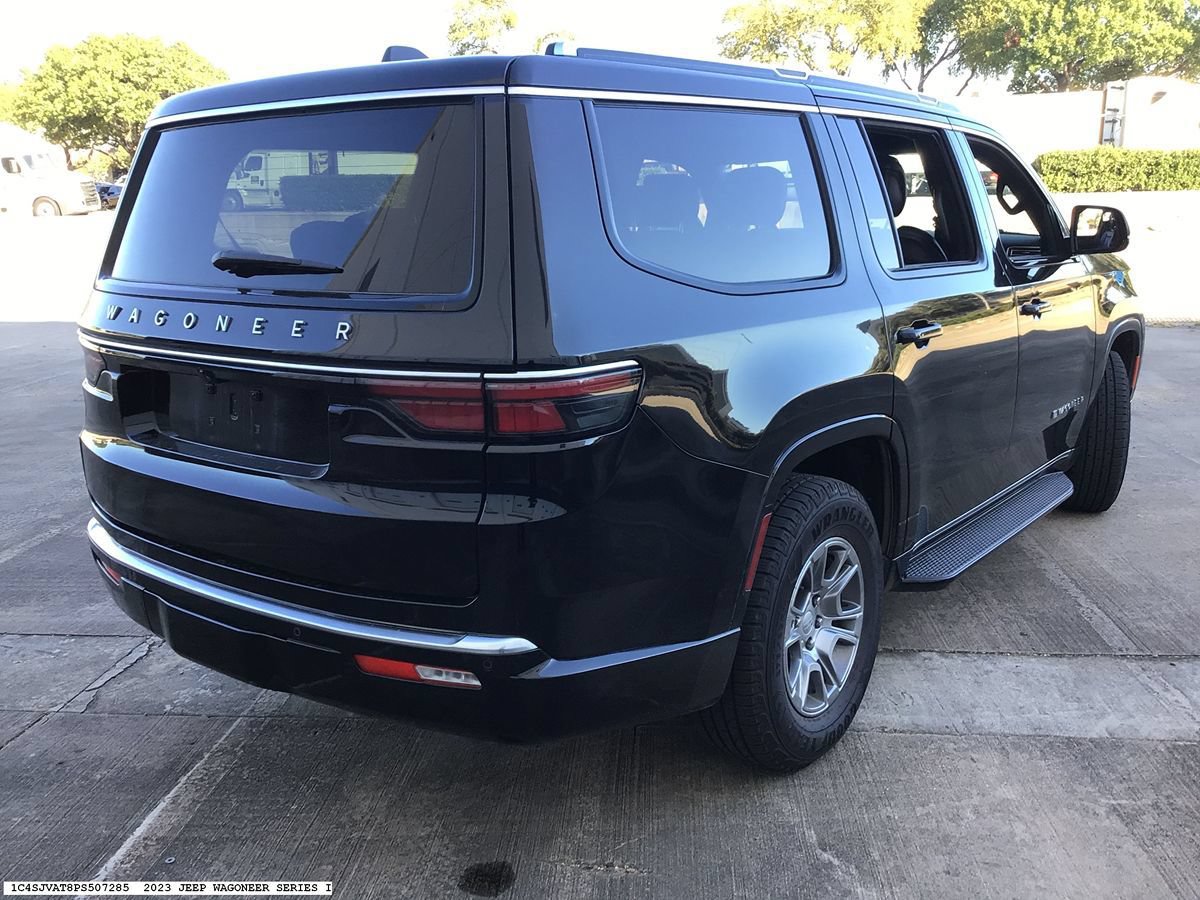 Used 2023 Jeep Wagoneer 4WD image 5