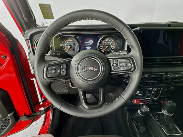 Used 2025 Jeep Wrangler Unlimited Rubicon AWD/4WD image 14