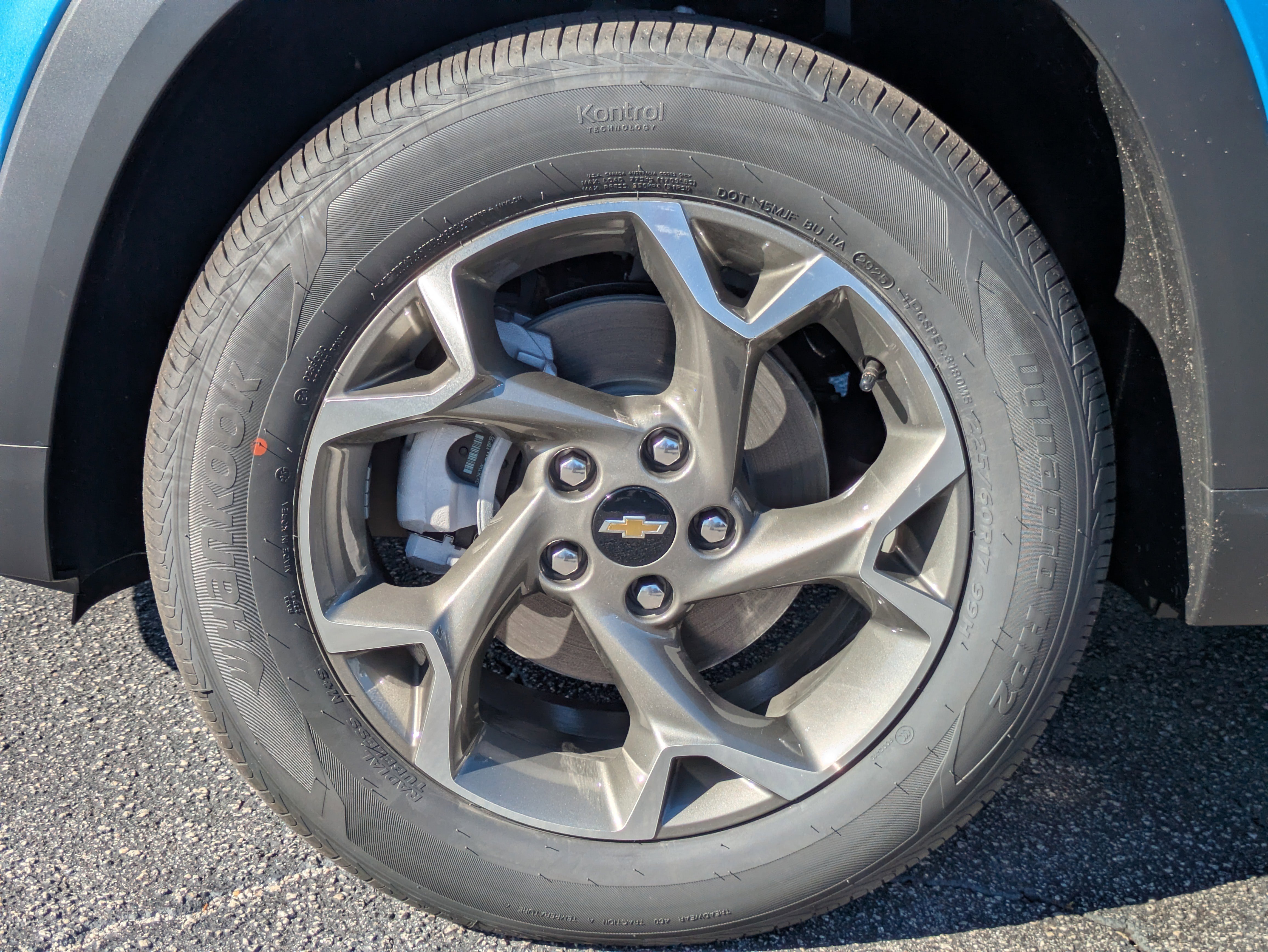 New 2026 Chevrolet Trax LT w/ Sunroof Package image 32