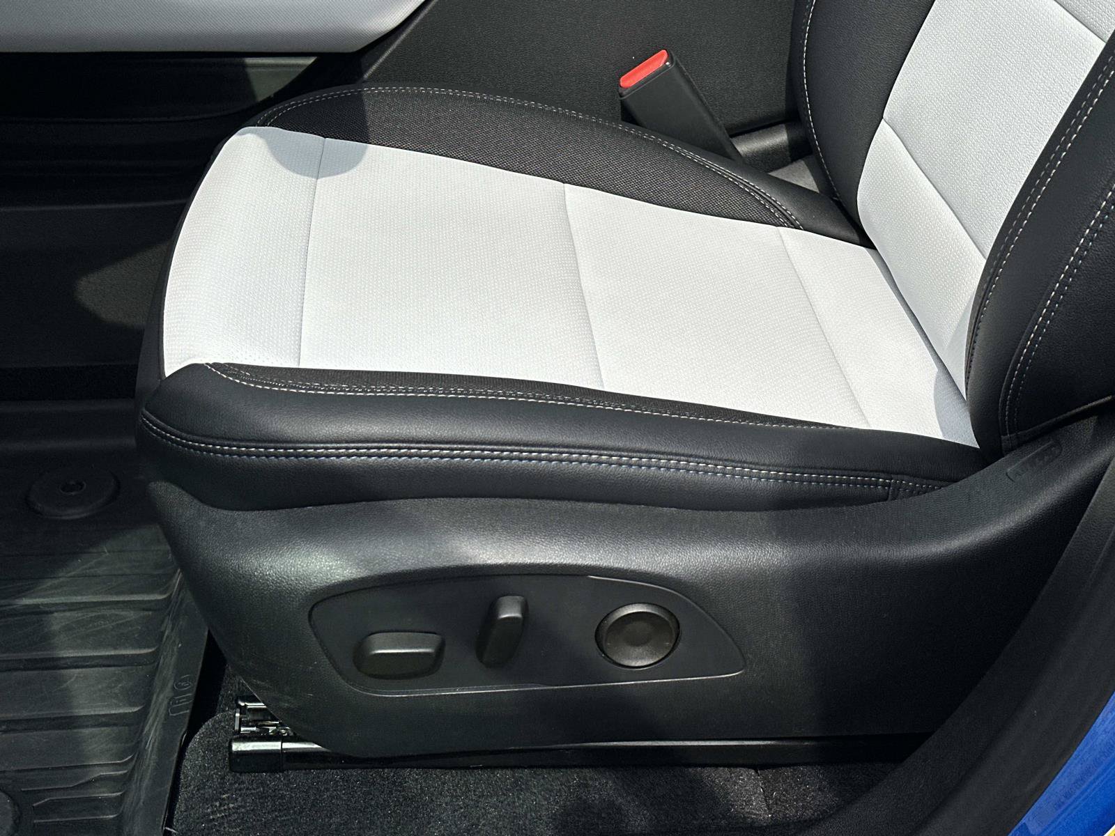 Used 2026 Chevrolet Equinox EV LT FWD image 16