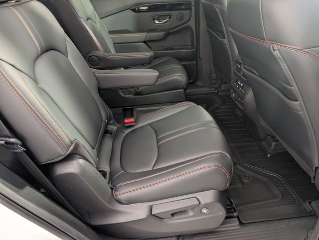 Used 2025 Honda Pilot TrailSport image 34