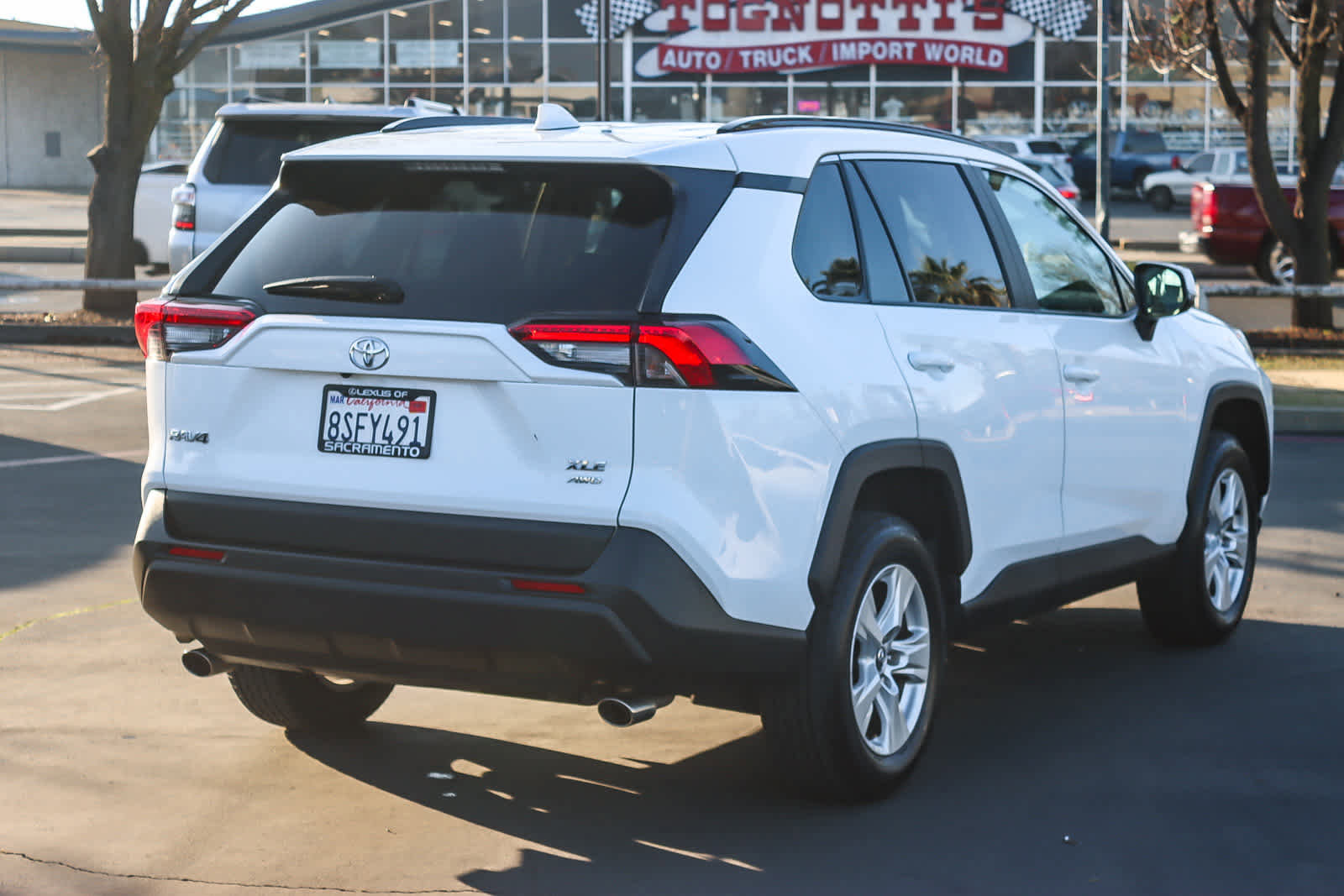 Used 2020 Toyota RAV4 XLE image 4