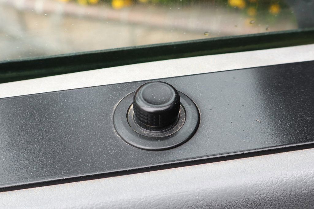 Used 2011 Ford F550 4x4 Crew Cab Super Duty w/ Payload Upgrade Pkg image 14