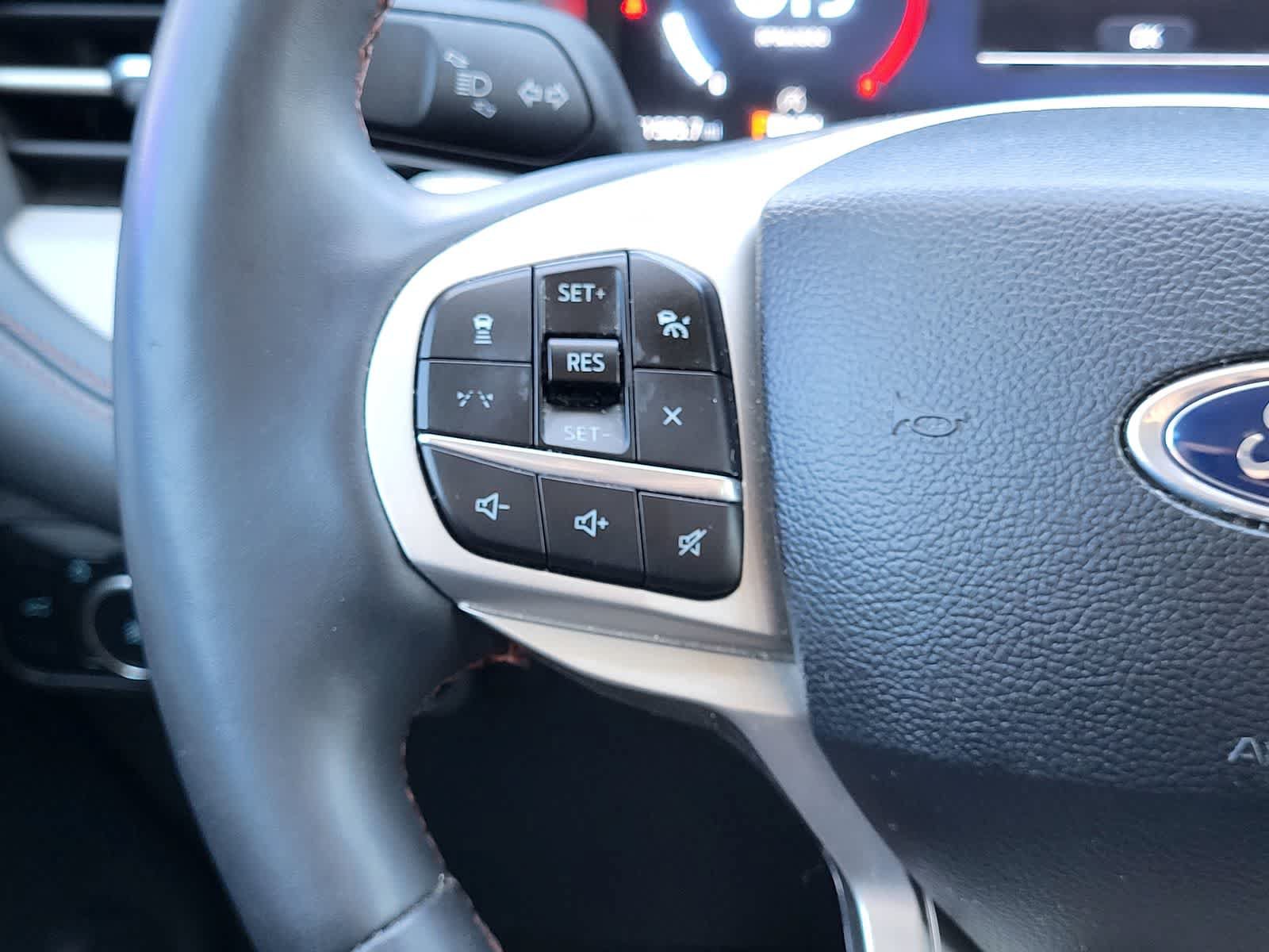 Used 2025 Ford Explorer Active w/ Active Comfort Package RWD image 15