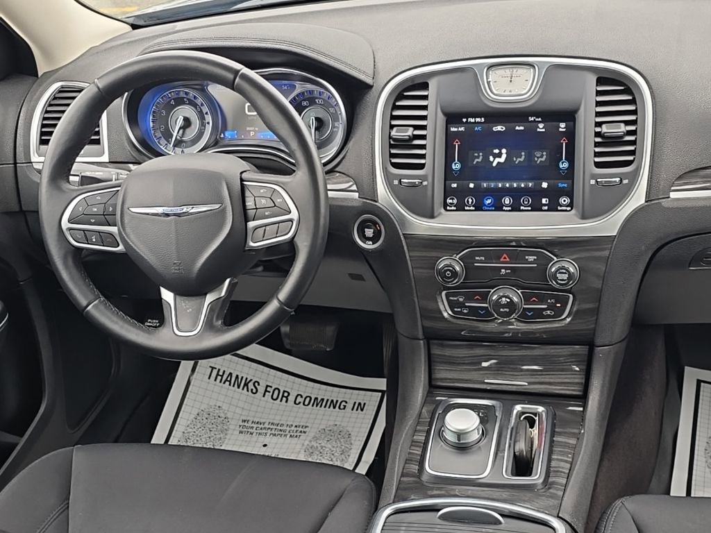 Certified 2018 Chrysler 300 Touring w/ Driver Convenience Group image 22