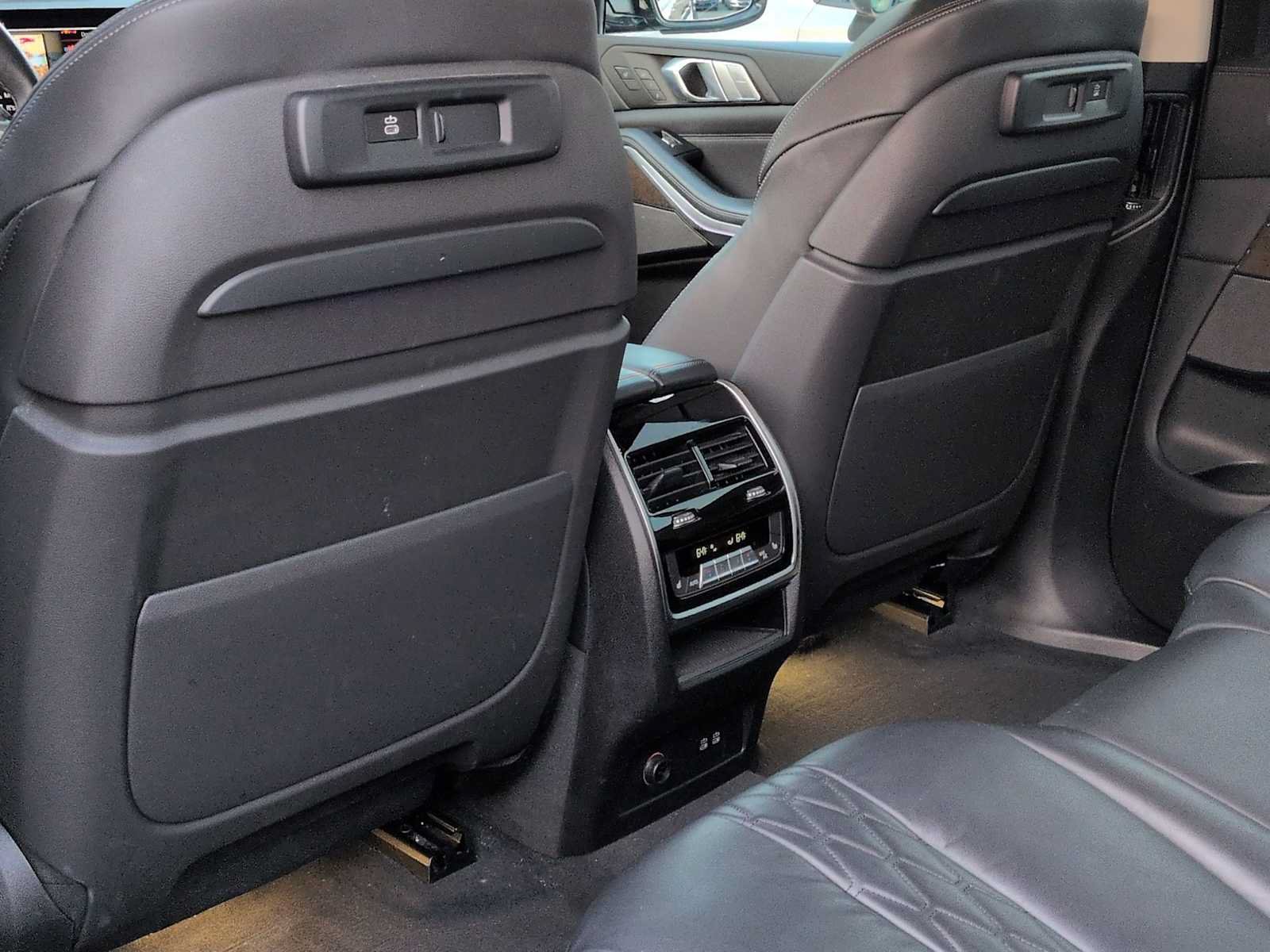 Used 2020 BMW X7 xDrive40i w/ Premium Package AWD/4WD image 19