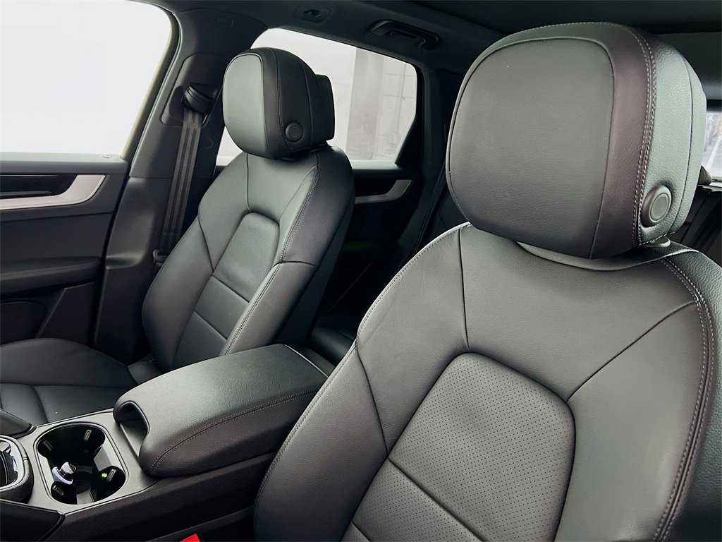 Used 2024 Porsche Cayenne image 10