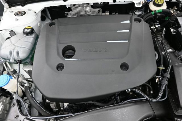 Used 2023 Volvo XC40 B5 Plus w/ Driver Assist Package AWD/4WD image 36