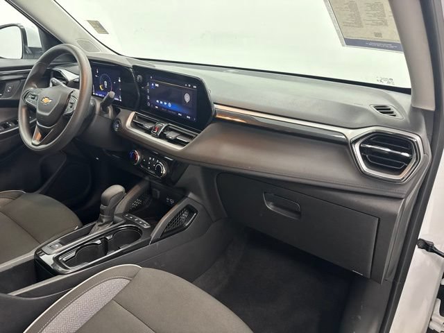 Used 2025 Chevrolet TrailBlazer LT AWD/4WD image 27