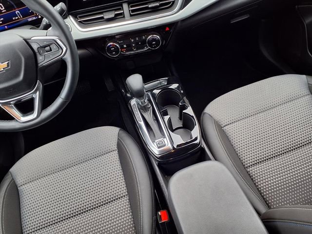Used 2024 Chevrolet Trax LT w/ LT Convenience Package image 9