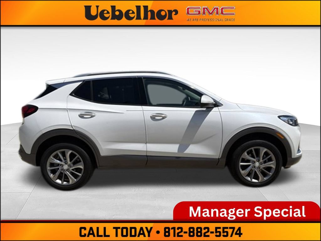 Used 2022 Buick Encore GX Essence w/ Experience Buick Package AWD/4WD image 3