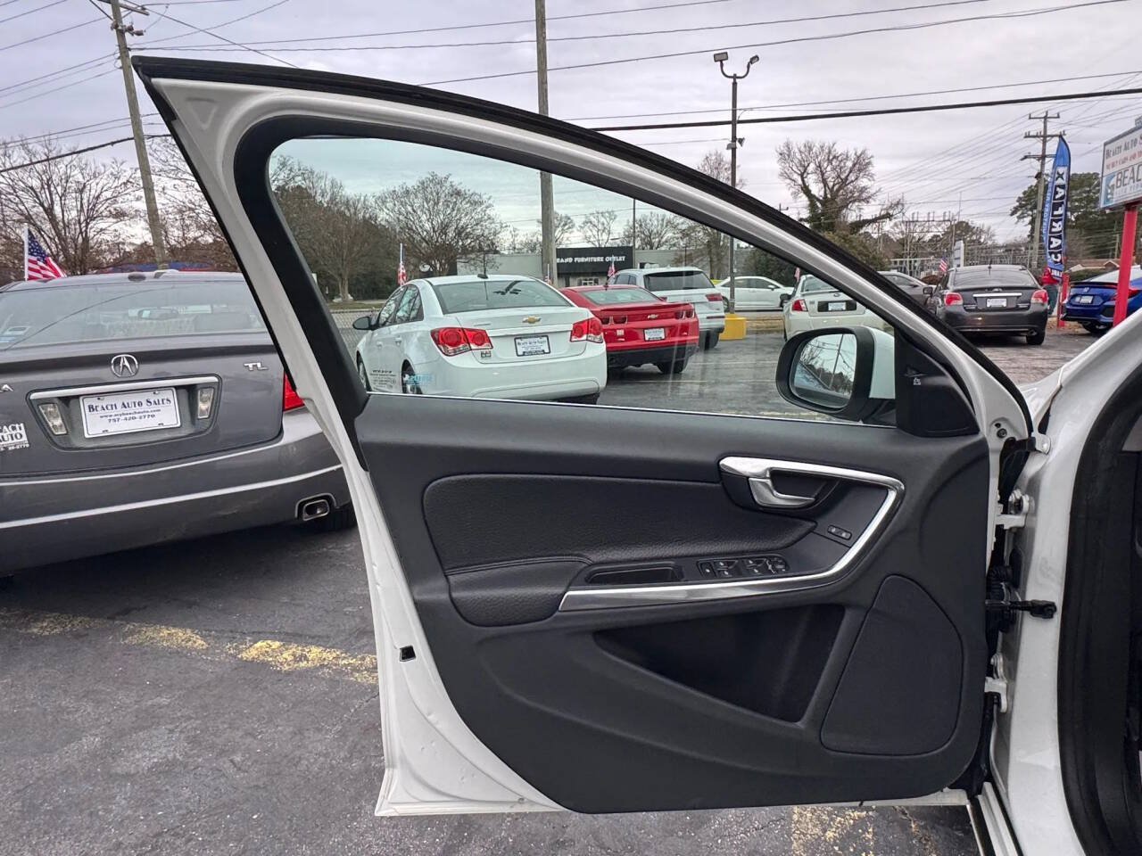 Used 2012 Volvo S60 T5 w/ Multimedia Pkg FWD image 11