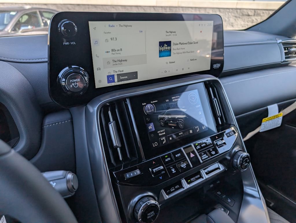 New 2025 Lexus LX 700h Luxury image 13