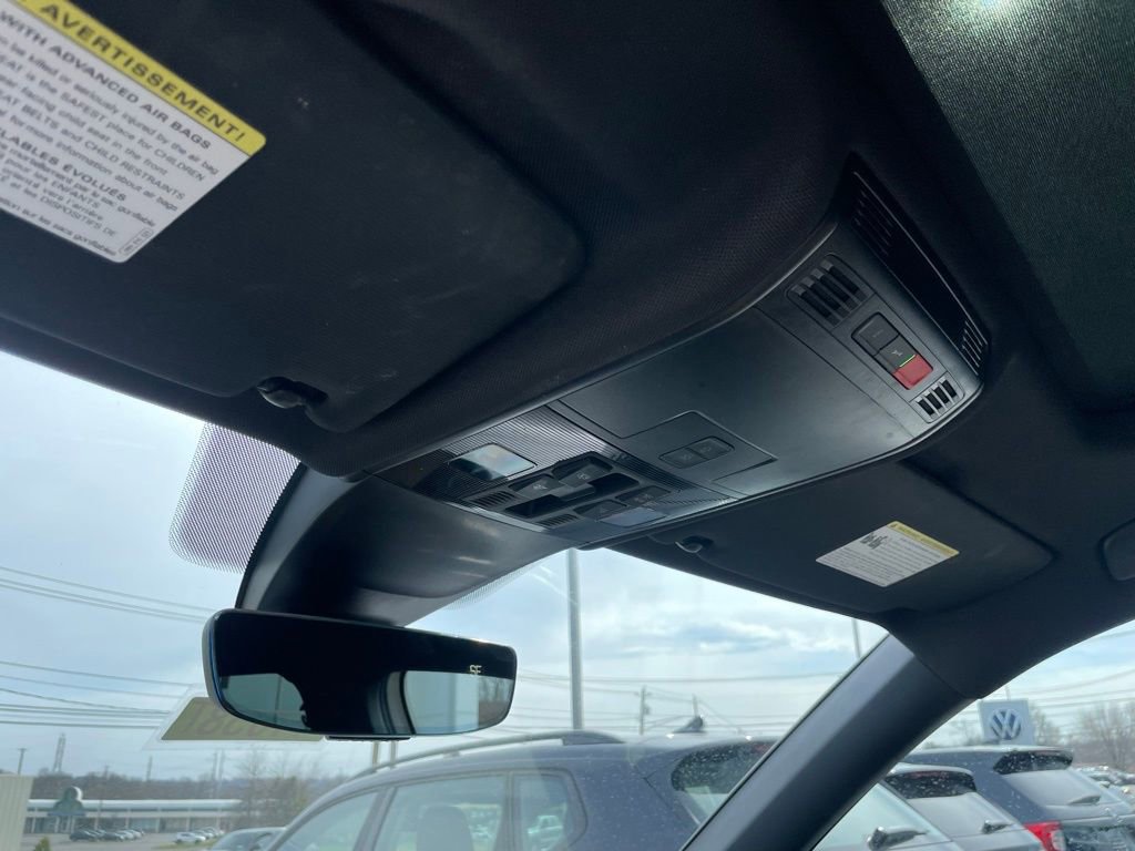 Used 2023 Volkswagen Tiguan SE R-Line image 25