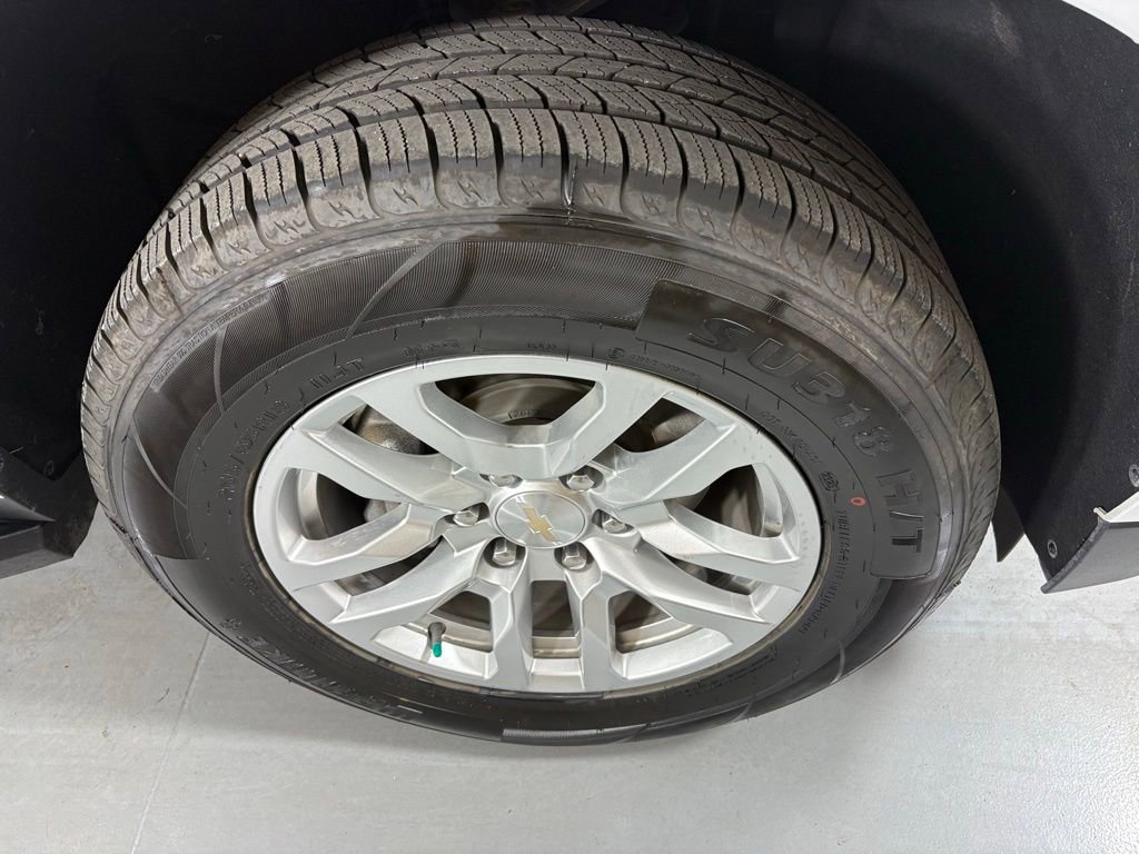 Used 2024 Chevrolet Suburban LT RWD image 12