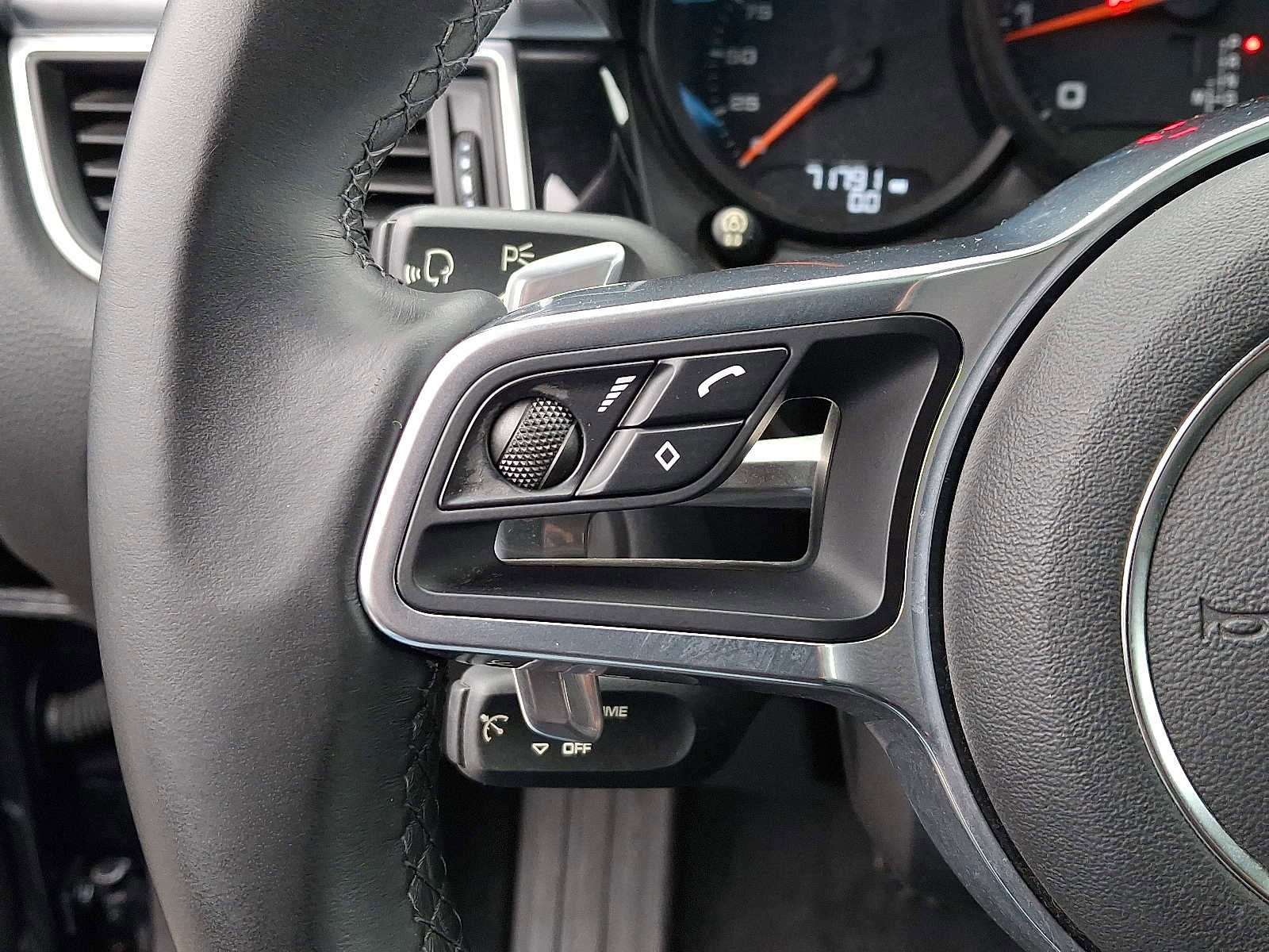 Used 2018 Porsche Macan image 23