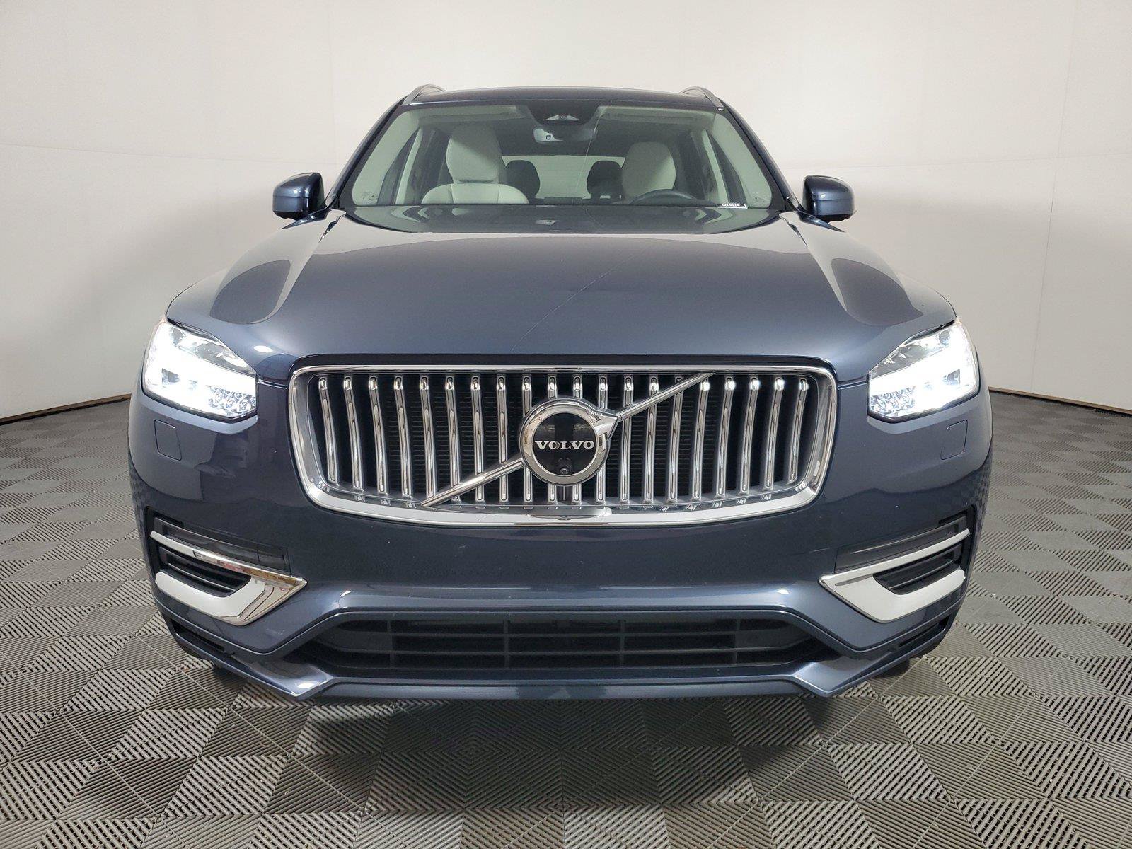 Used 2024 Volvo XC90 T8 Plus AWD/4WD image 2