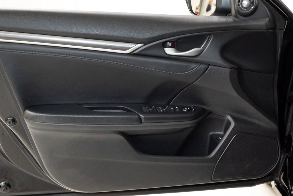 Used 2019 Honda Civic Touring image 9
