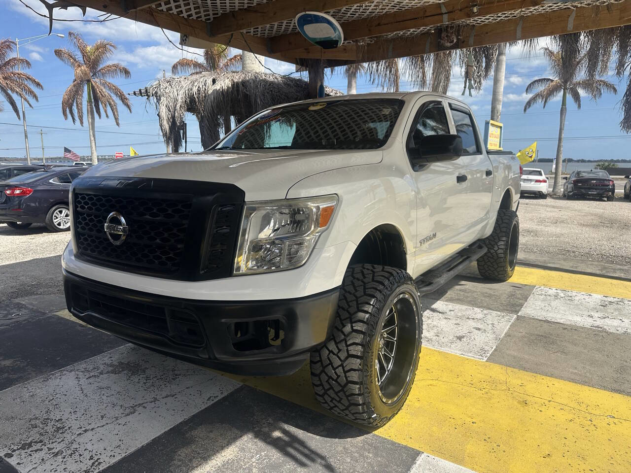 Used 2017 Nissan Titan S RWD image 1