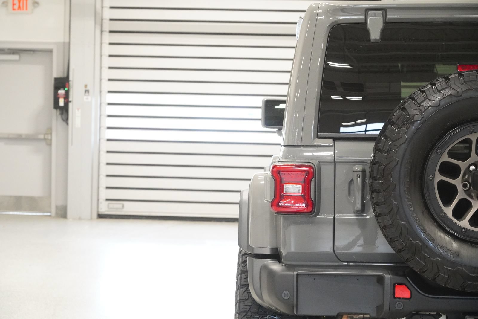 Used 2023 Jeep Wrangler Unlimited Rubicon 392 w/ Xtreme Recon 35" Tire Package AWD/4WD image 9
