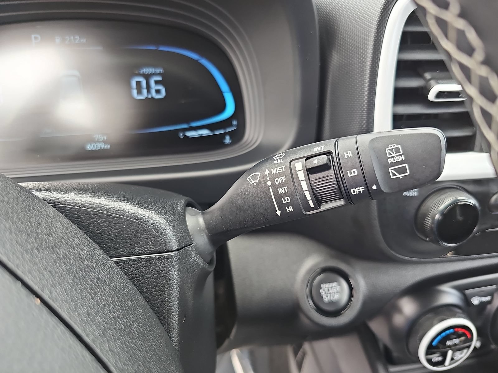 Certified 2025 Hyundai Venue Limited FWD image 18