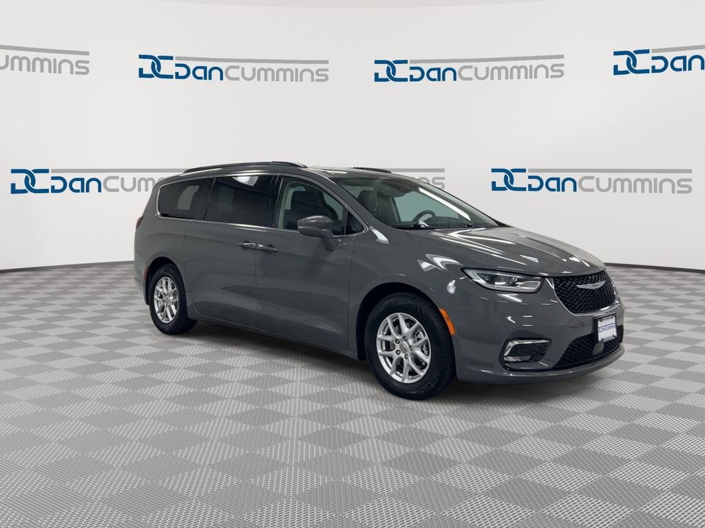 Used 2022 Chrysler Pacifica Touring-L image 2