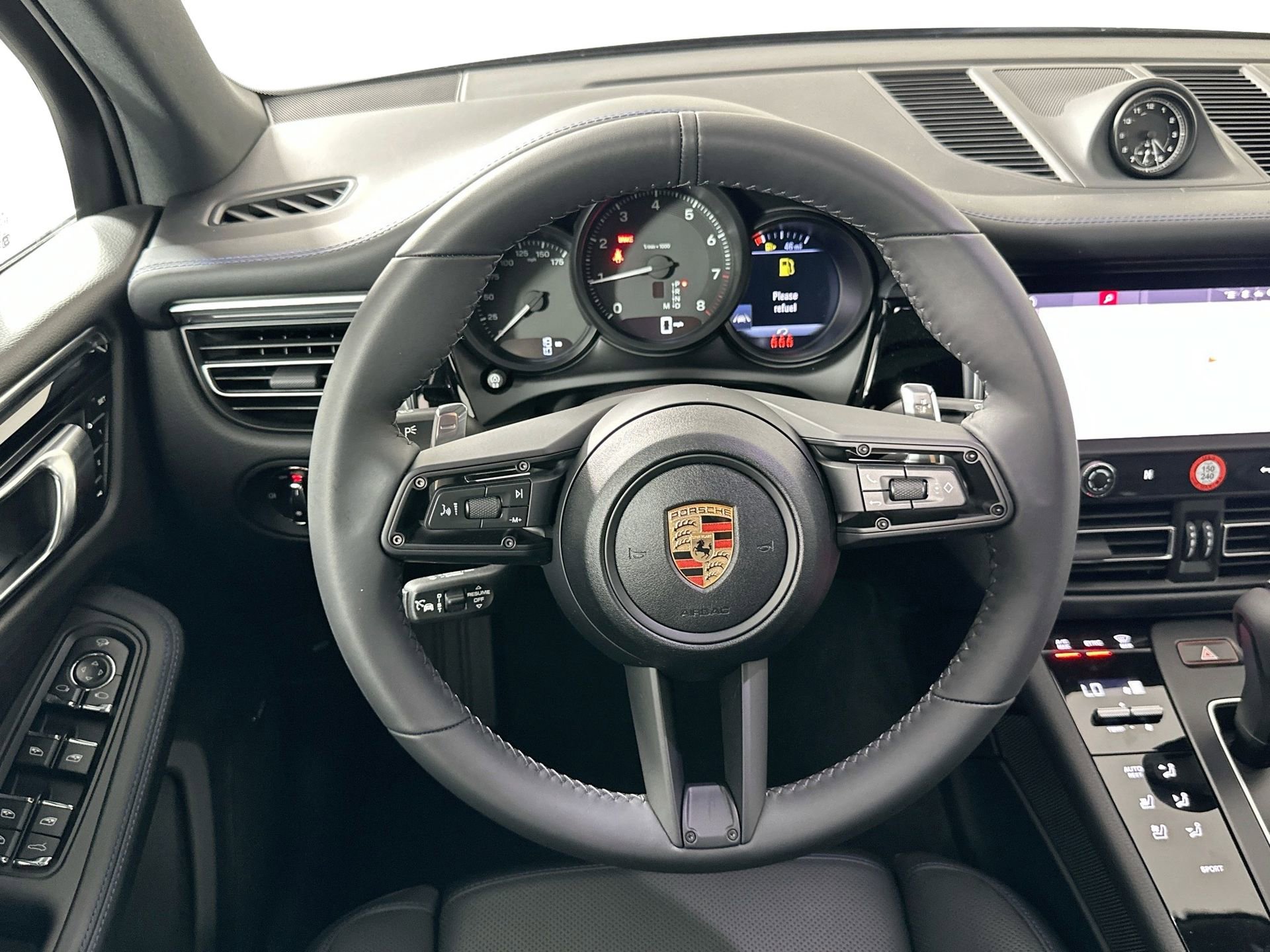 Certified 2025 Porsche Macan image 18