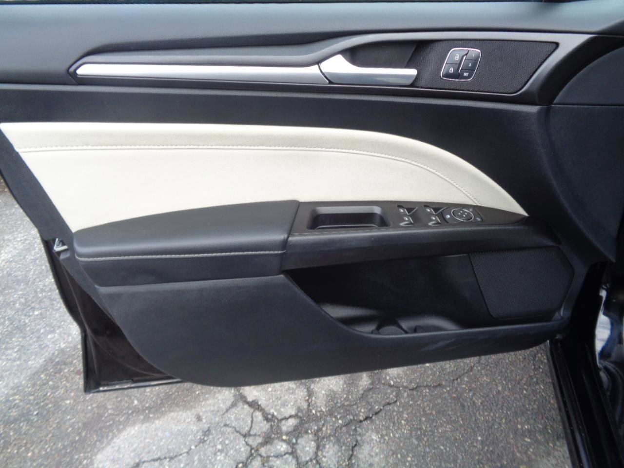 Used 2017 Ford Fusion Titanium image 21