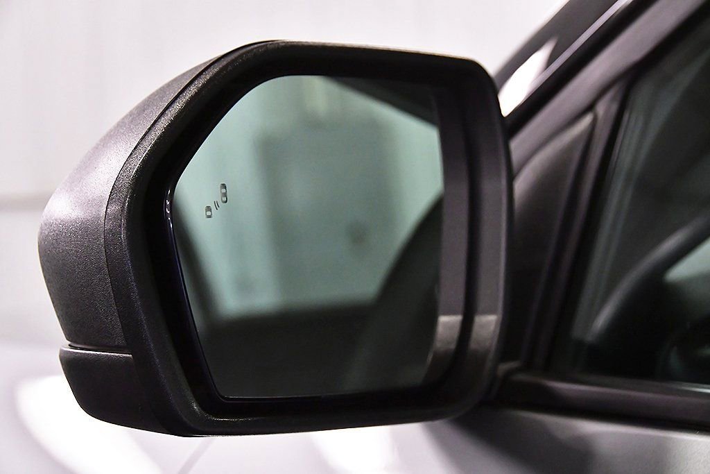 Used 2023 Ford Explorer XLT image 14