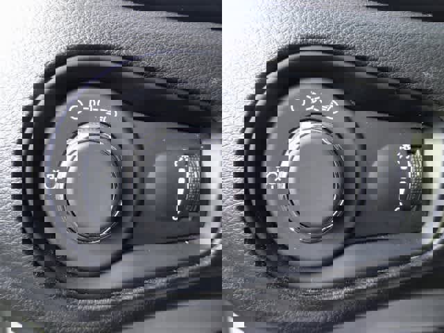 Used 2023 Jeep Renegade Latitude image 11