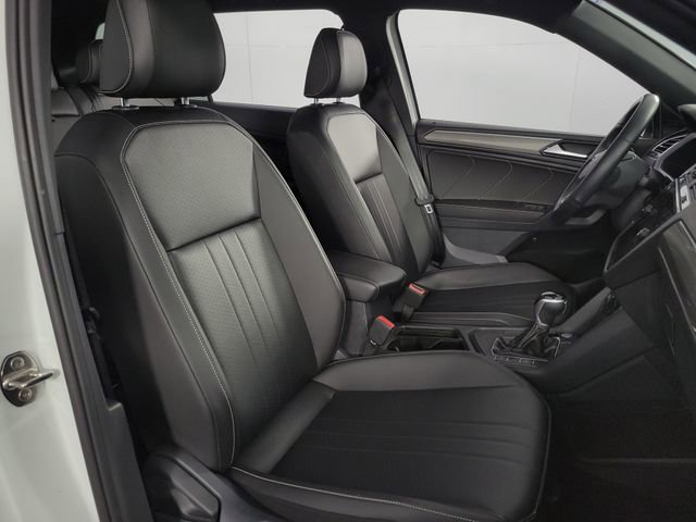 Used 2022 Volkswagen Tiguan SE R-Line image 14