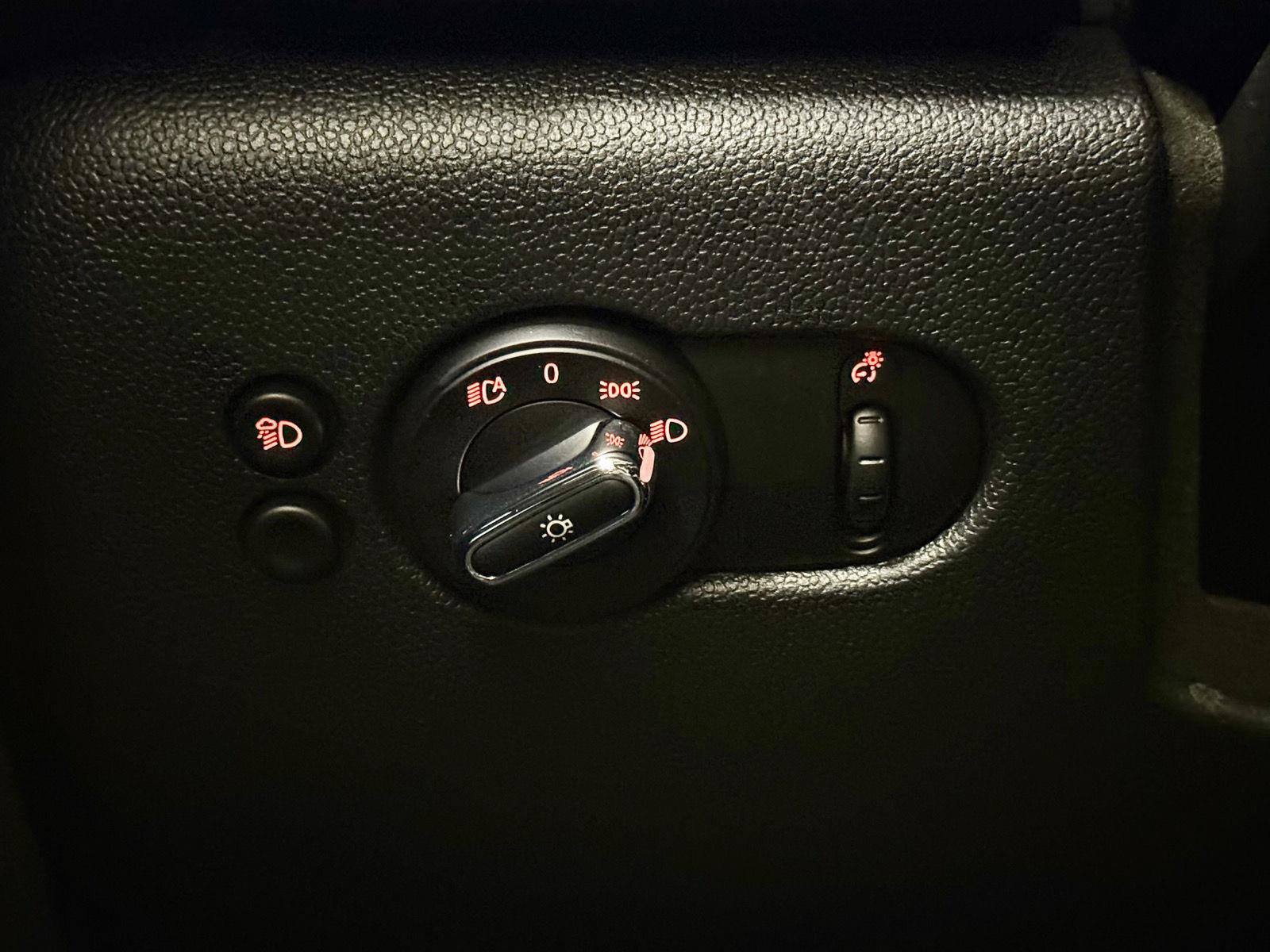 Used 2024 MINI Cooper SE FWD image 18