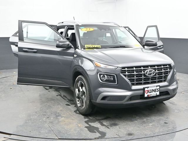 Used 2023 Hyundai Venue Limited image 31