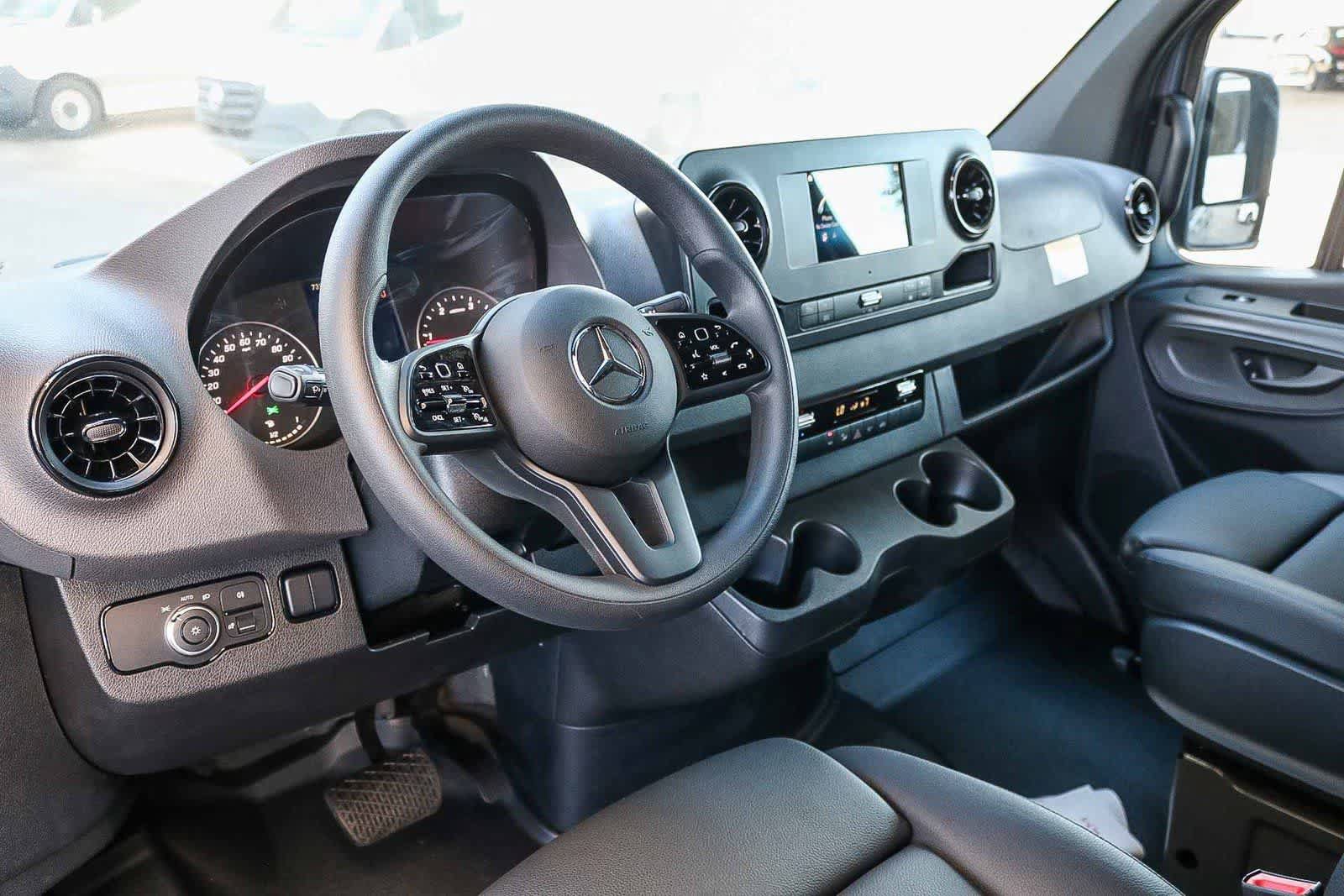 Used 2024 Mercedes-Benz Sprinter 2500 image 12
