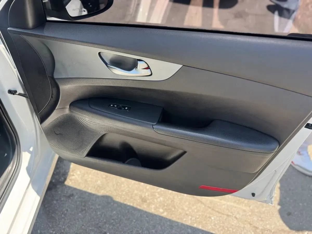 Used 2021 Kia Forte LXS FWD image 7