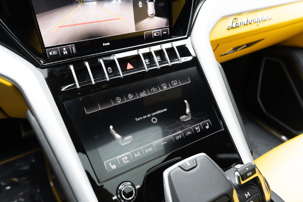 Used 2020 Lamborghini Urus AWD/4WD image 35