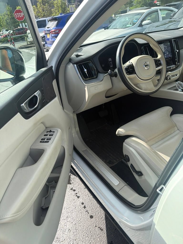 Certified 2024 Volvo XC60 B5 Ultimate w/ Protection Package Premier AWD/4WD image 11